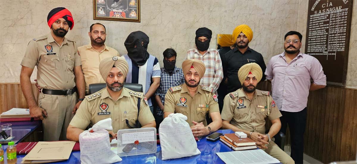सीआईए स्टाफ ने अलग-अलग मामलों में चार लोगों को गिरफ्तार कर 2 किलो 600 ग्राम अफीम, 5220 नशीली गोलियां, एक पिस्तौल और कारतूस बरामद किए हैं।